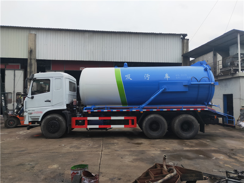 東風(fēng)后雙橋18方吸污車(chē)